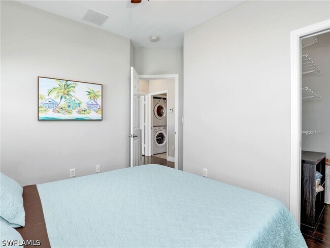 3037 Lunar St