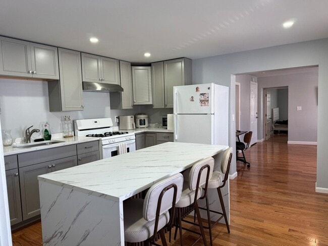 Building Photo - 223 Trenton St Unit 1