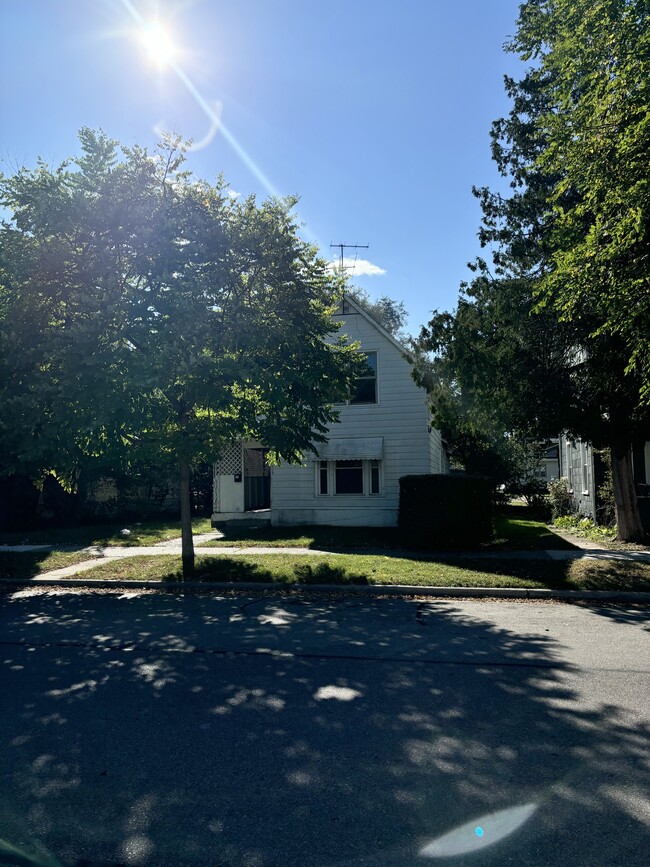 Photo - 1419 Broadway Ave NW House