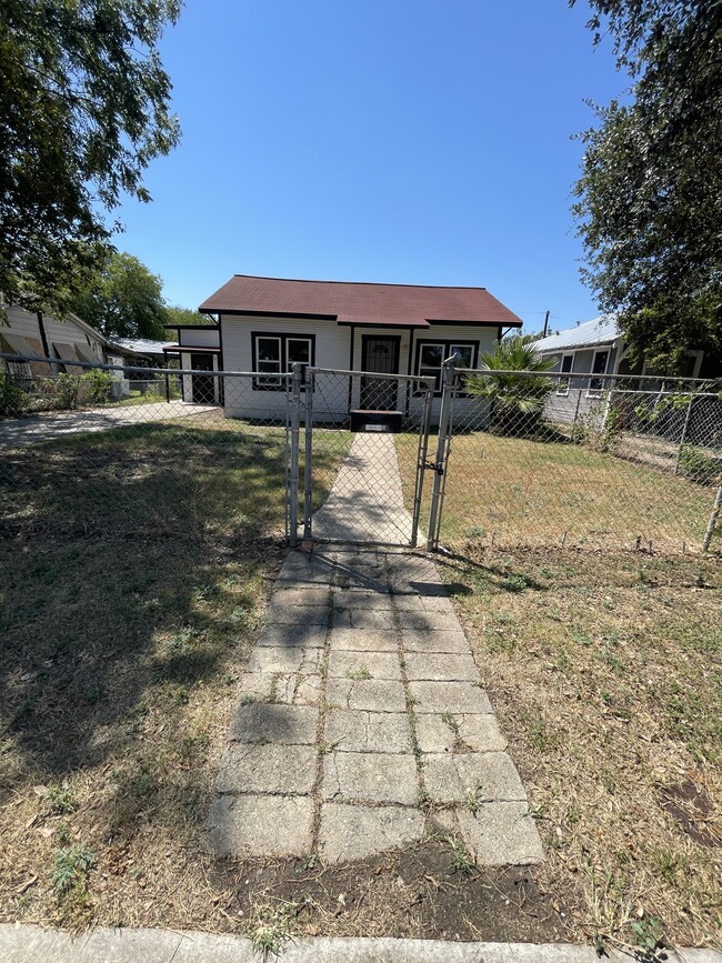 Building Photo - 3618 W Travis St Rental