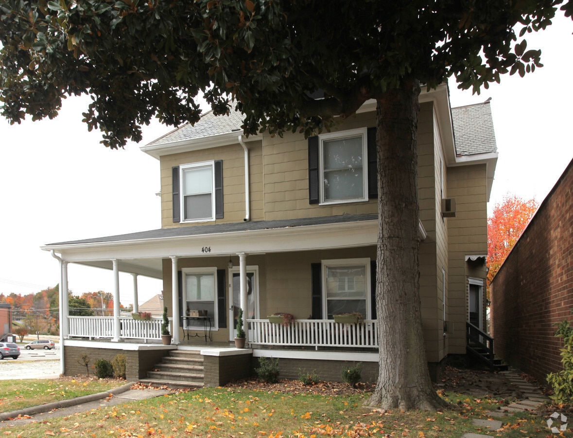 Primary Photo - 404 Blandwood Ave