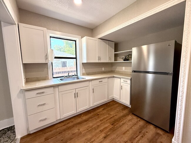 Photo - 612 A St NW
