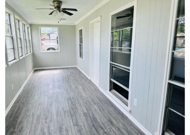 Photo - 4914 Kelso St