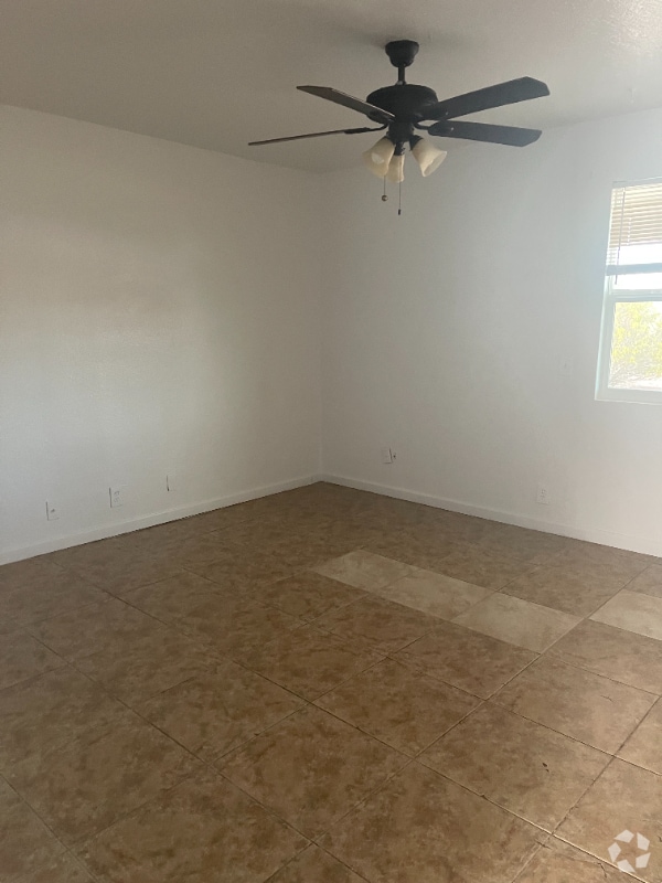 Building Photo - 220 W 9th St Unit 306 Rental