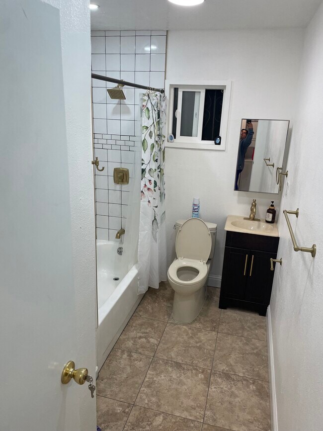 Photo - 956 54th Ave