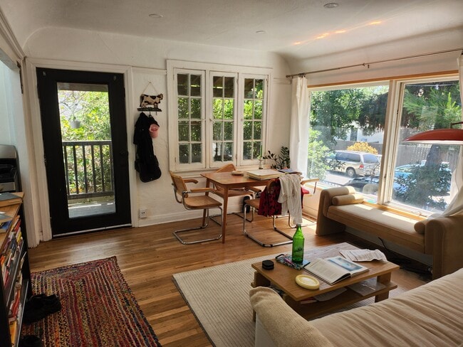 Building Photo - 4015 Veselich Ave Unit Cozy one bedroom