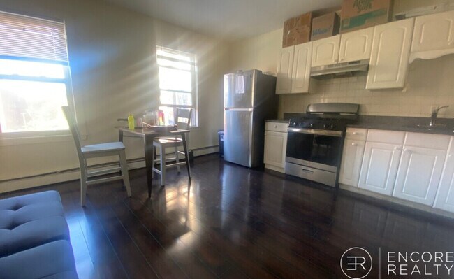 Photo - 1576 Tremont St Unidad 2