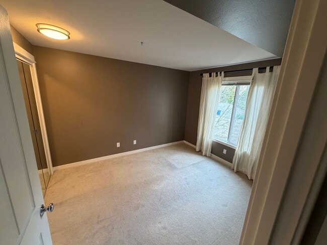 Photo - Tastefully Updated 2bd 2bath Queen Anne Condo for Rent! Unit 502