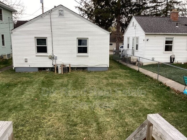 Photo - 1445 Southlyn Dr