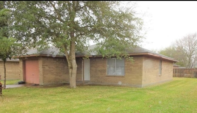 Building Photo - 6617 N Lincoln Dr