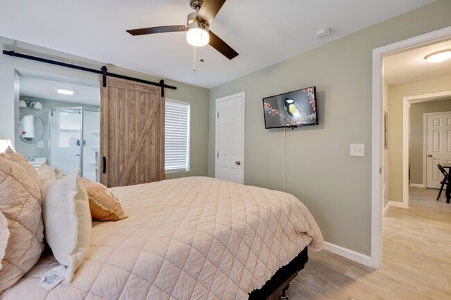 Photo - 5616 Pinetree Ave
