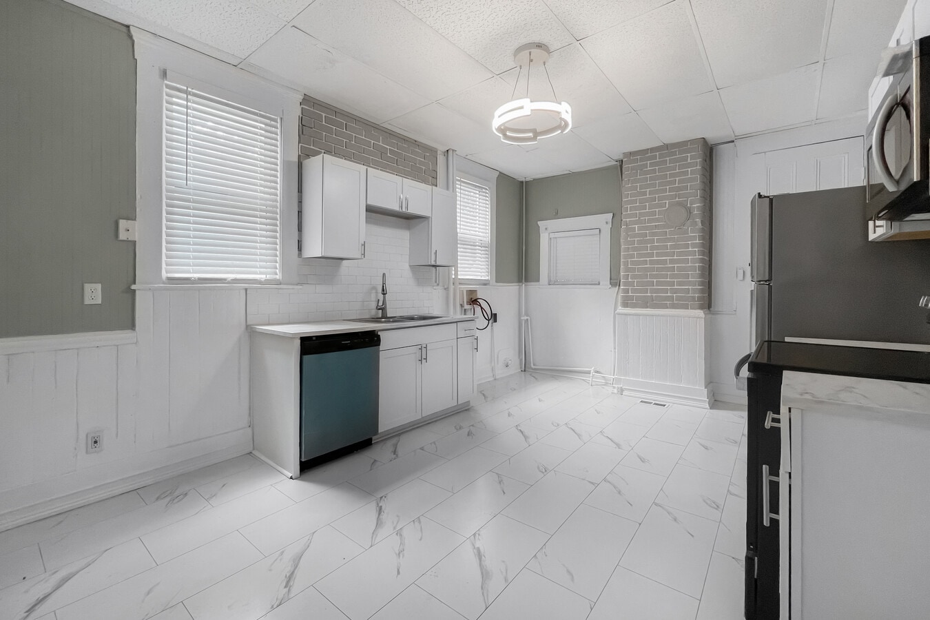 Photo - W Main Unit 2