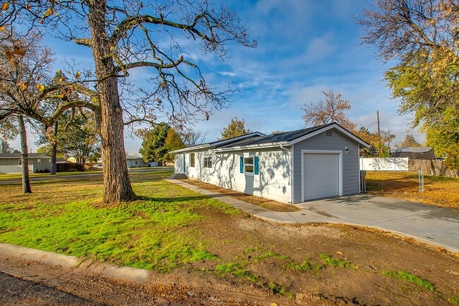 Photo - 8000 W Dorian St