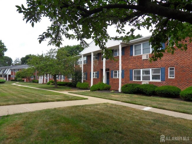 Photo - 28 Woodedge Ave Unit 2802