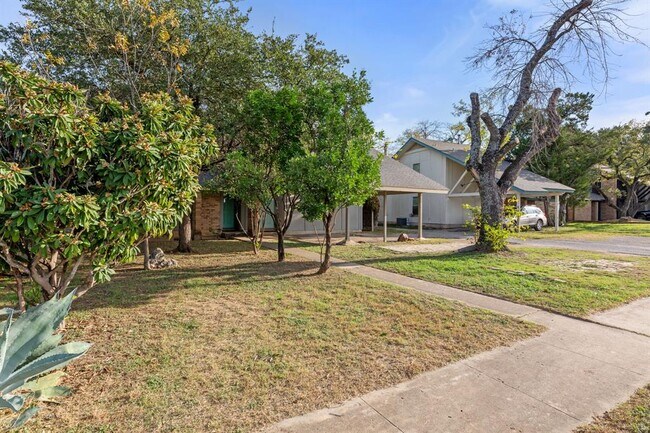 Photo - 6901 Woodhue Dr