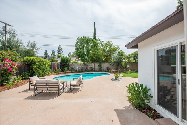 Photo - 22330 Mobile St