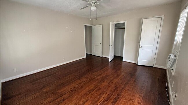 Photo - 4402 Roseland St Apartment Unit 02