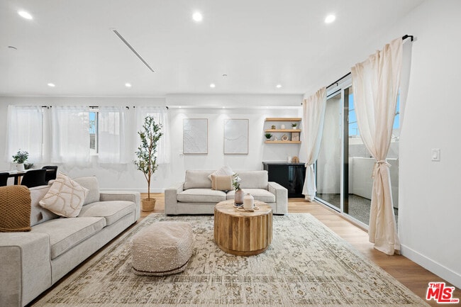 Photo - 841 N McCadden Pl Unit 2