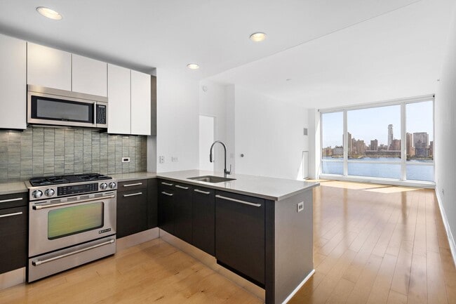 Building Photo - 2 2nd St Unit 1804 Rental