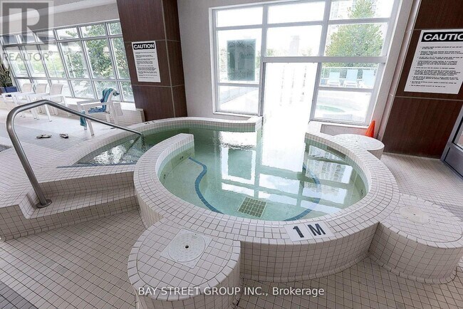 Photo - 33 Elm Dr W Unité TP2706