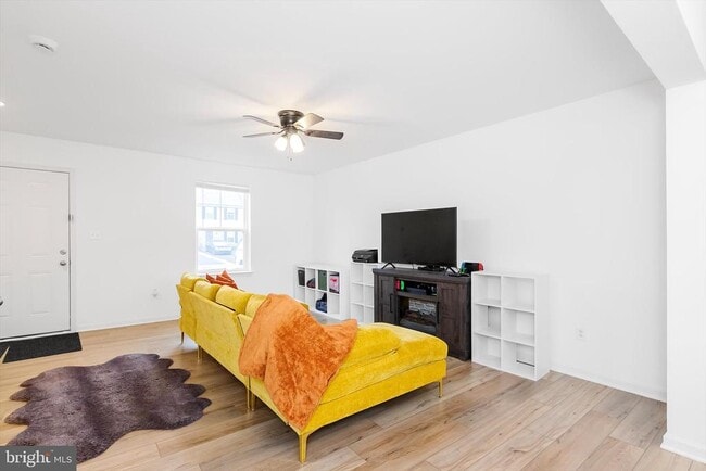 Photo - 18 Needle Ct