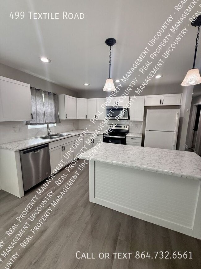 Photo - 499 Textile Rd