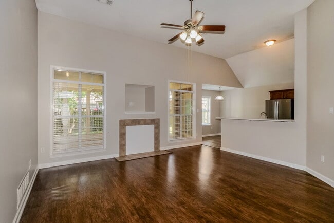 Photo - 320 Terry Rd