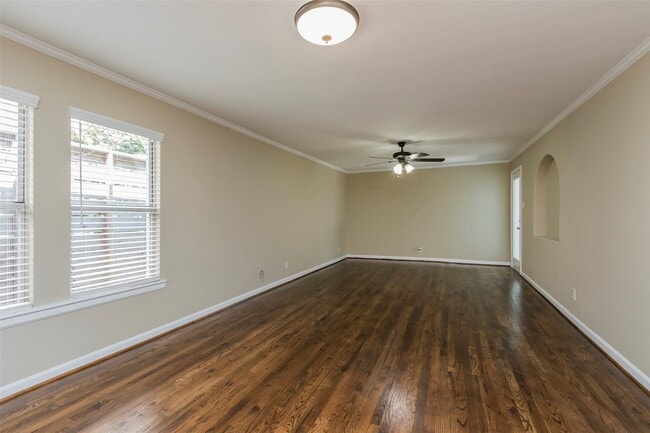 Photo - 730 E 8th St