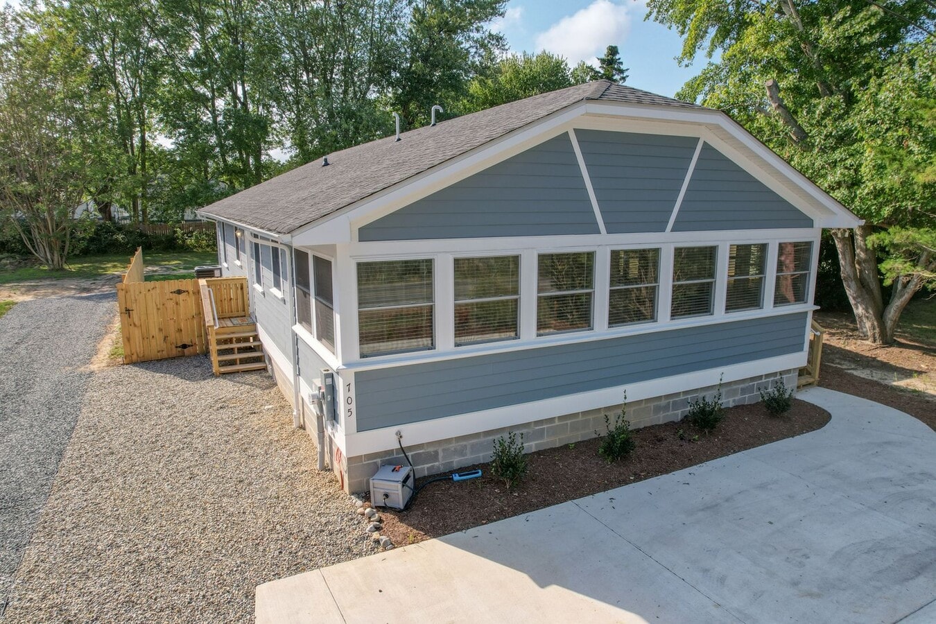 Off Season Furnished 3BR/2BA Home – Dog Fr... - Off Season Furnished 3BR/2BA Home – Dog Fr...