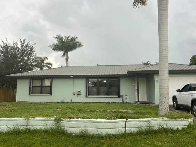 Building Photo - 1672 SW Schleicher Ln