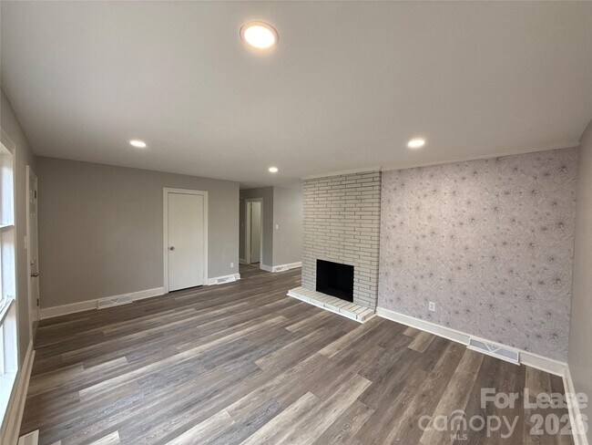 Photo - 2745 Dogwood Ave