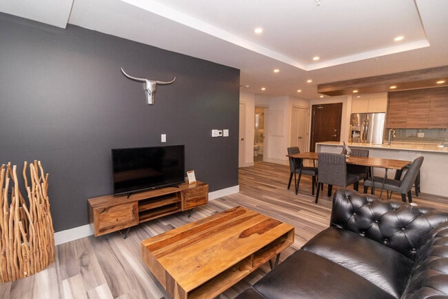 Building Photo - 5514 Clyde St