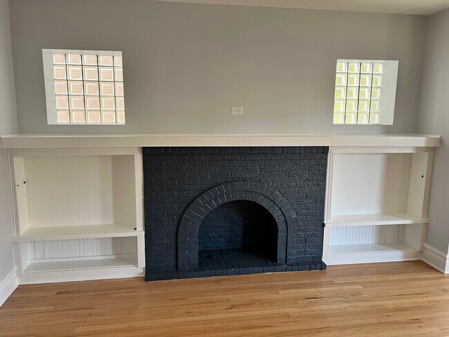 Photo - 4814 N Ridgeway Ave Unit #1
