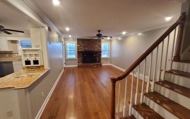 Photo - 1264 Yorkshire Dr