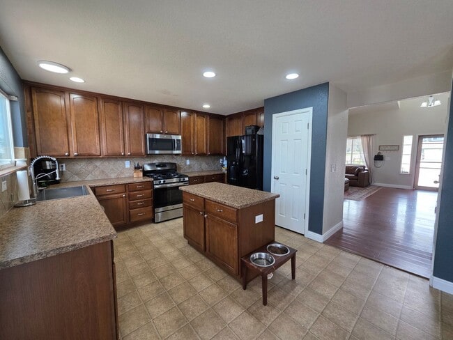 Photo - Gorgeous 4 Bed 3 bath Home In Fountain Colorado!!