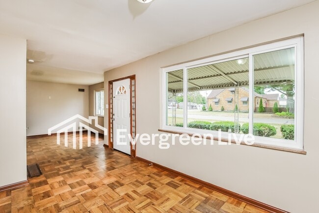 Photo - 4616 Redwood Dr