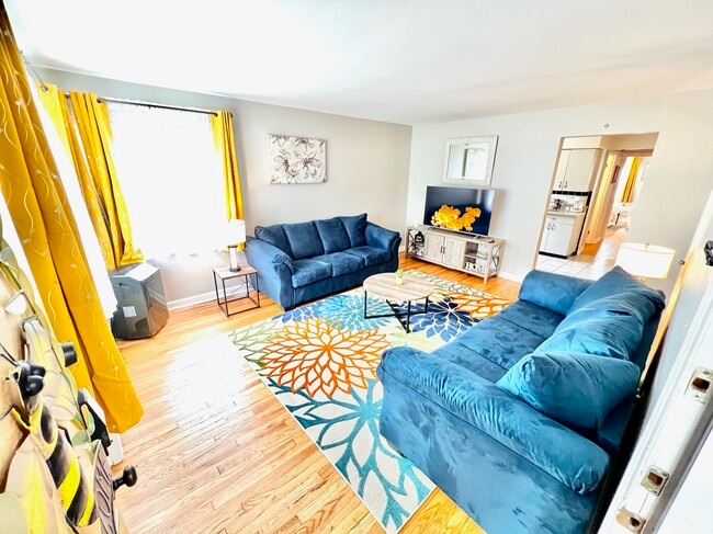 Building Photo - 3001 Boudinot Ave Unit Apartment 3