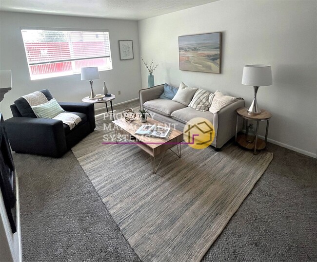 Building Photo - 2 Bedroom Condo for Rent Unit 13