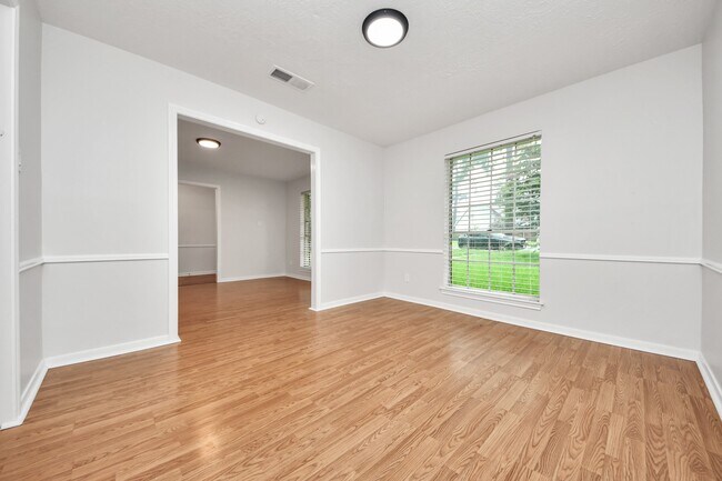 Photo - 1319 Forsythe Ln