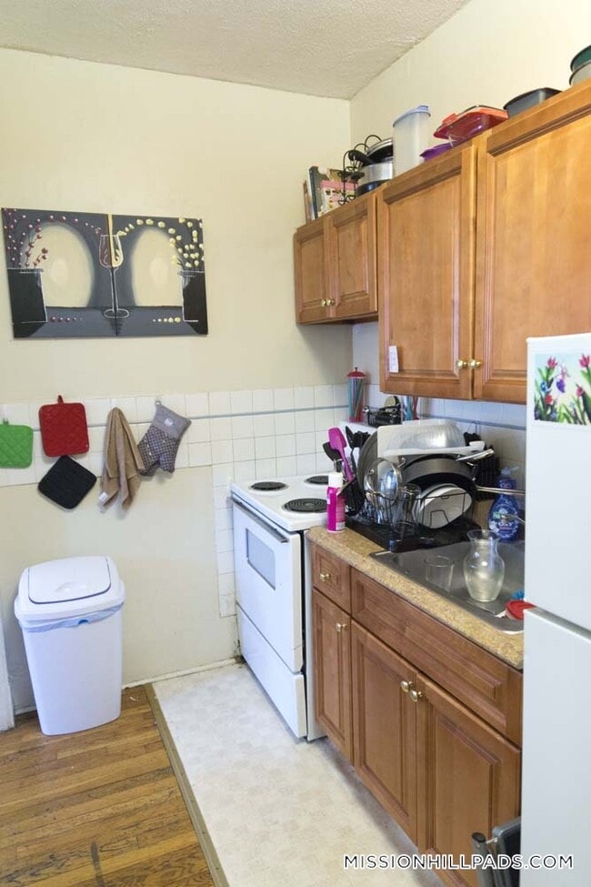 Photo - 883 Huntington Ave