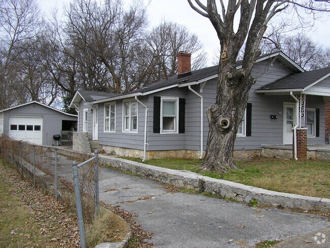 Building Photo - 1315 Nutwood St Rental