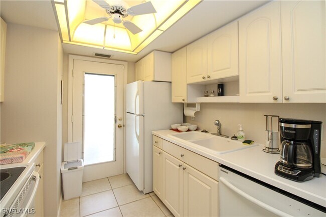 Photo - 333 4th Ave S Unit 202