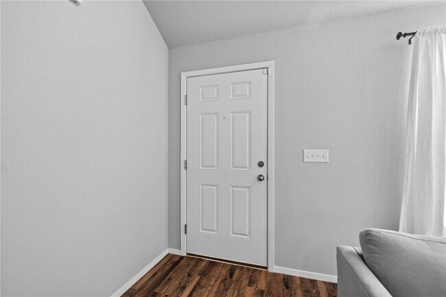 Photo - 927 E Swift Dr