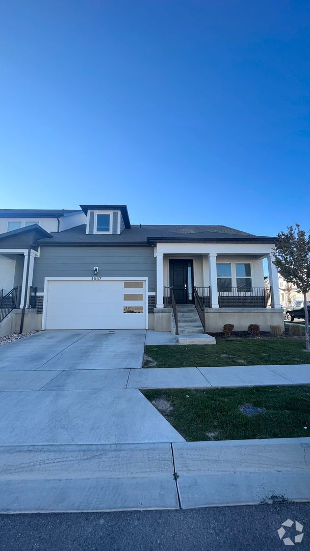 Building Photo - 5 Bedroom/3 Bathroom Townhome in Lehi