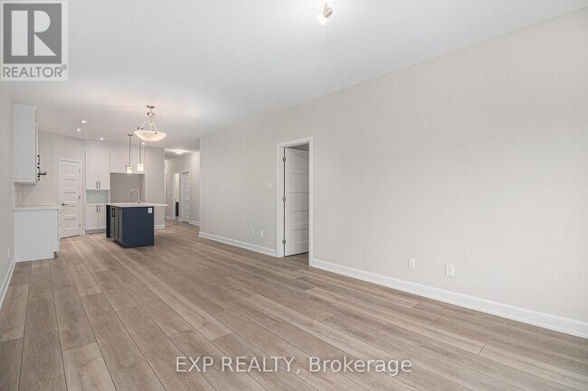 Photo - 919 Chablis Cres