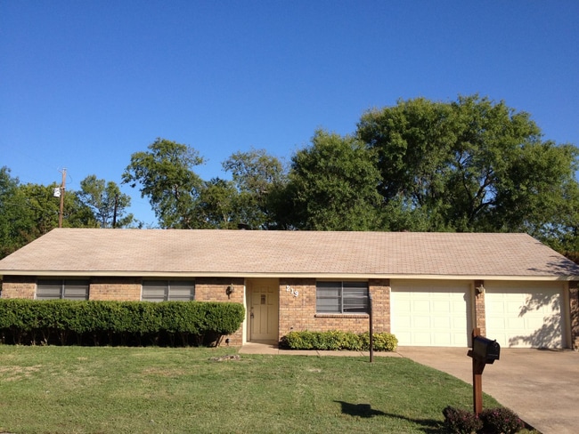 Building Photo - 219 Taylors Dr Rental