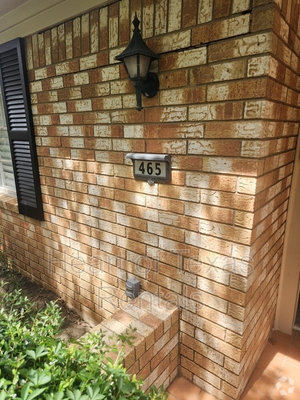 Building Photo - 465 Cranbrook Dr Rental