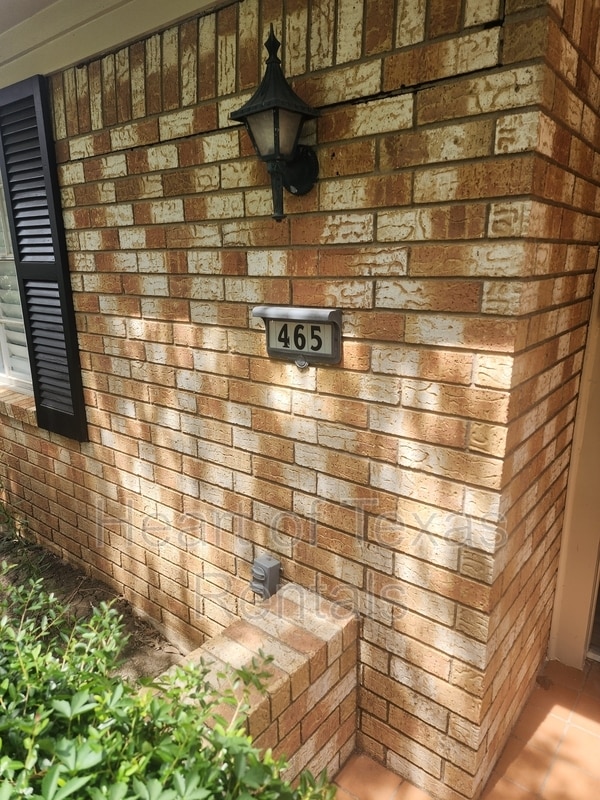 Building Photo - 465 Cranbrook Dr Rental