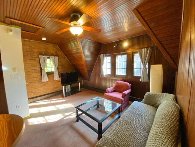 Building Photo - 2632 Wellington Rd Rental