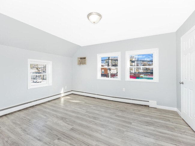 Building Photo - 555 Kimball Ave Unit 555 kimball